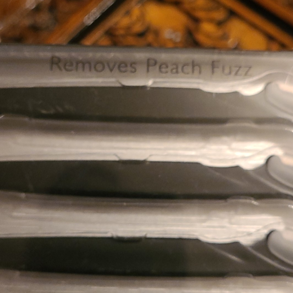 Eyebrow & Facial Razors - Picture 2 of 5